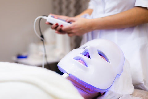 Soin Hydrofacial avec Thérapie par la Lumière